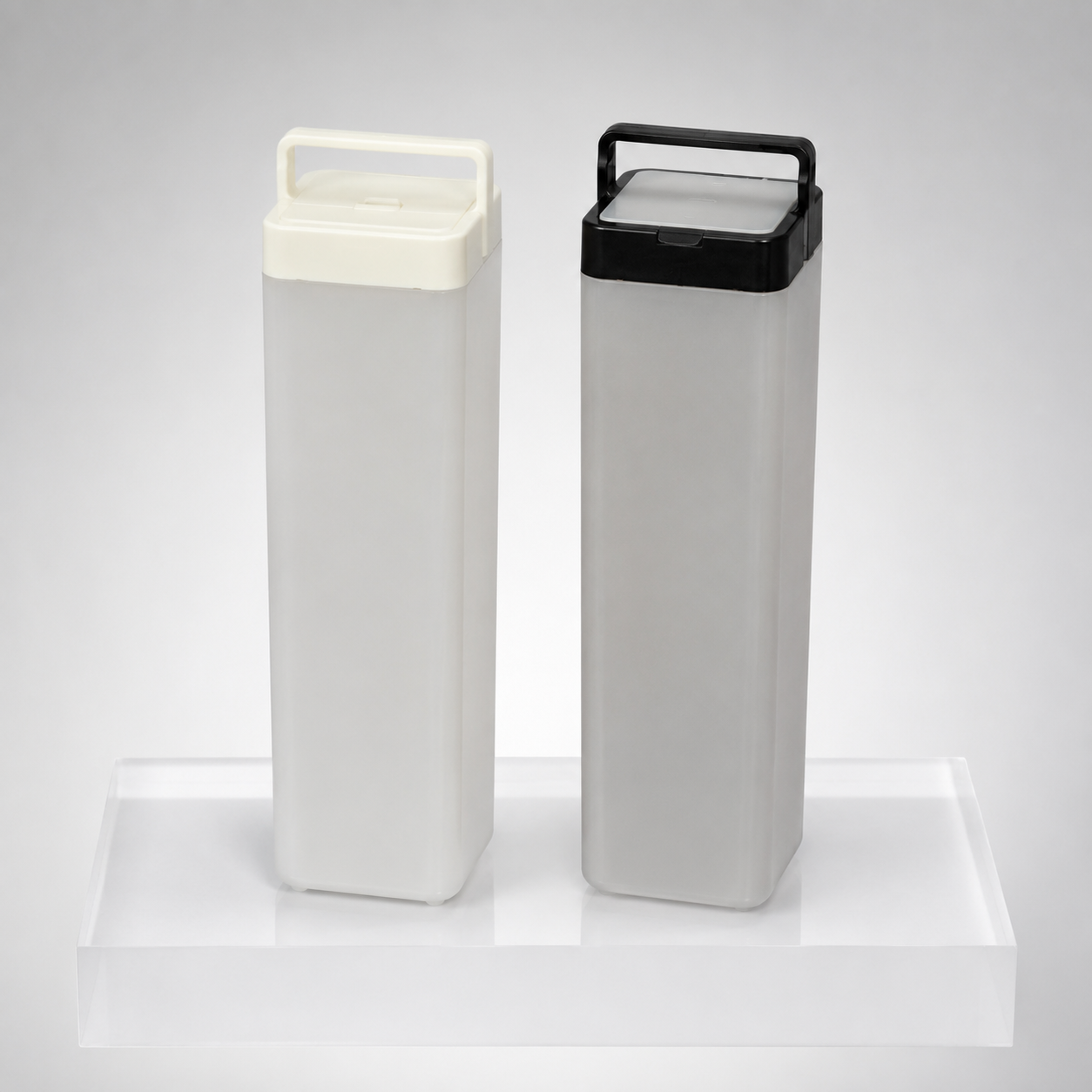 THE TWINS 2 PCS OF 1- LITRE SIP - HANDLE BOTTLE image 3